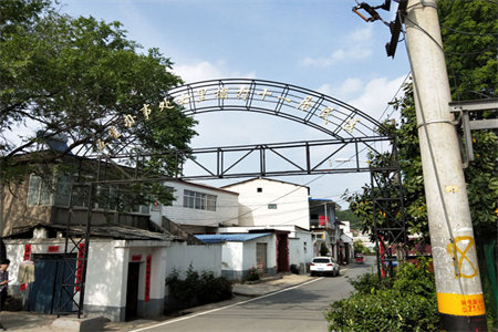 出售泰安科大西校家属院2室1厅1卫62平简单装修